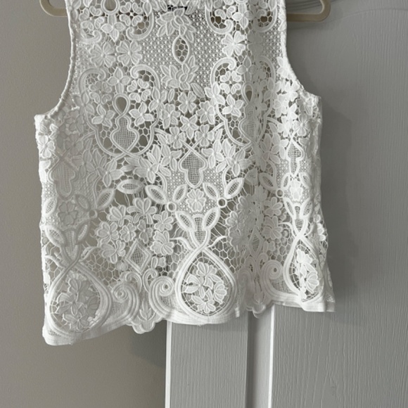 Ivory Lace Shell Top - Picture 2 of 4
